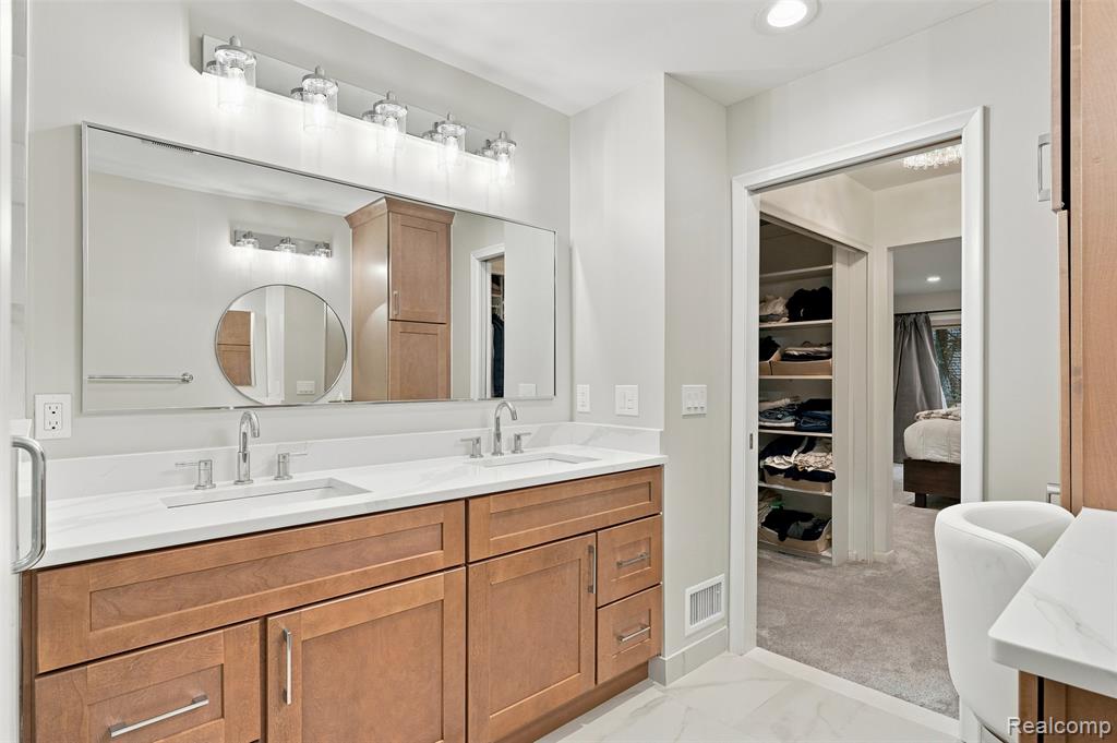 6012 Danbury Court, West Bloomfield, MI — Photo 39