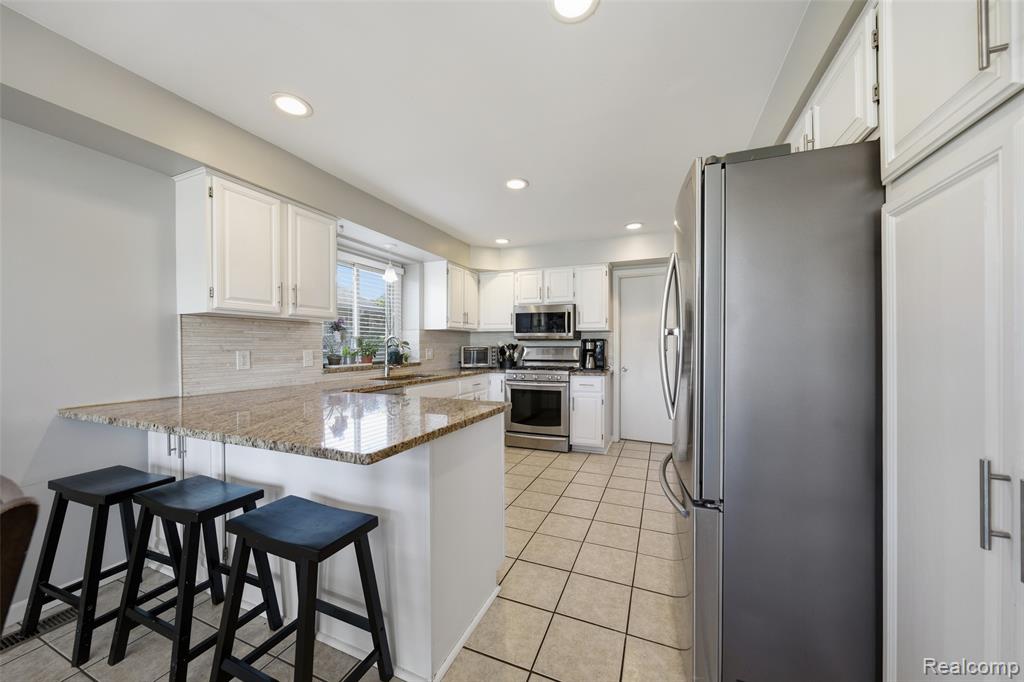 4231 Chris Drive, Sterling Heights, MI 48310 — Photo 13