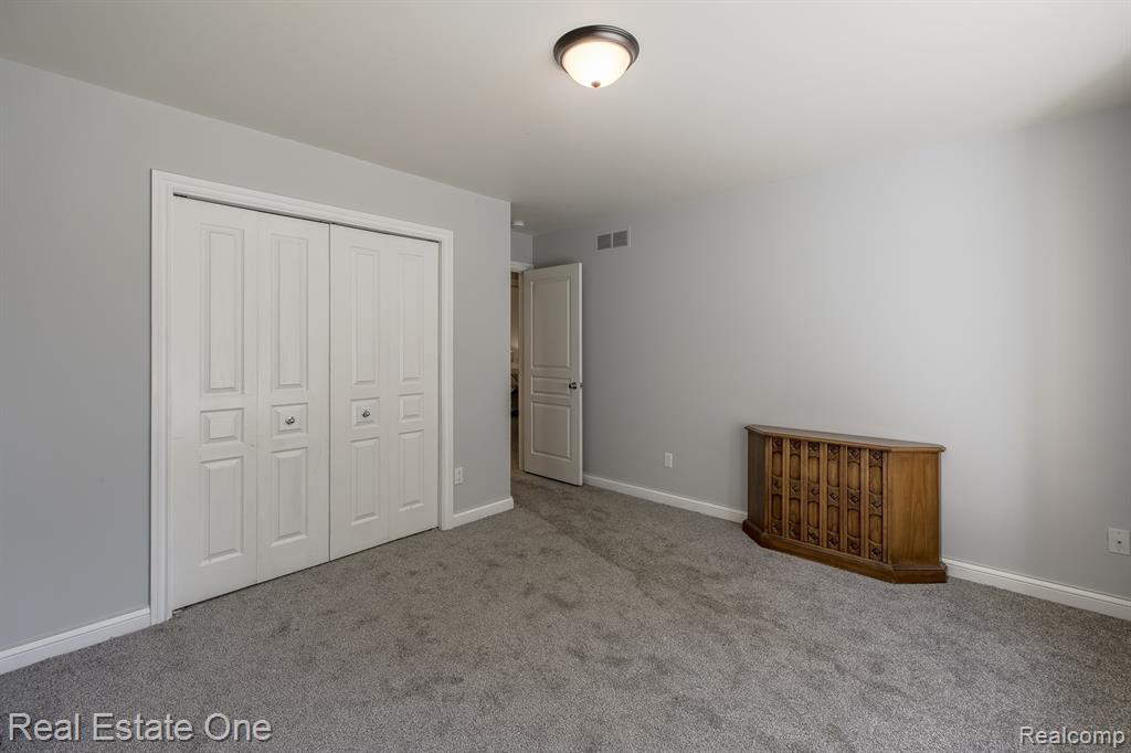 5690 White Lake Road, Clarkston, MI — Photo 28
