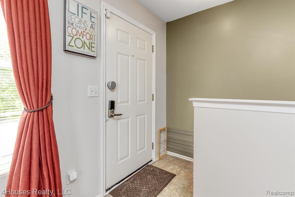 654 LYDIA Lane, Pontiac, MI 48341 — Photo 5