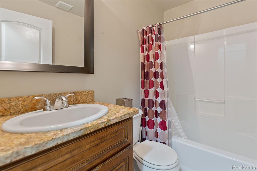53743 CHAMPLAIN Street, Macomb, MI 48042 — Photo 17