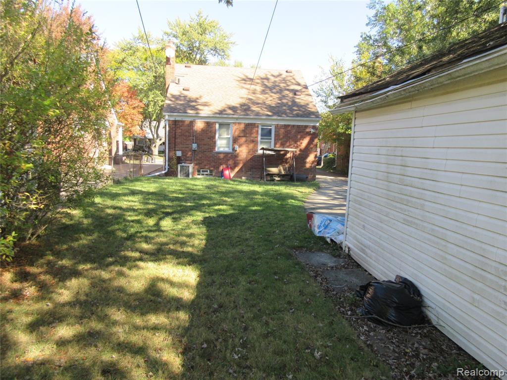 19926 Damman Street, Harper Woods, MI 48225 — Photo 6