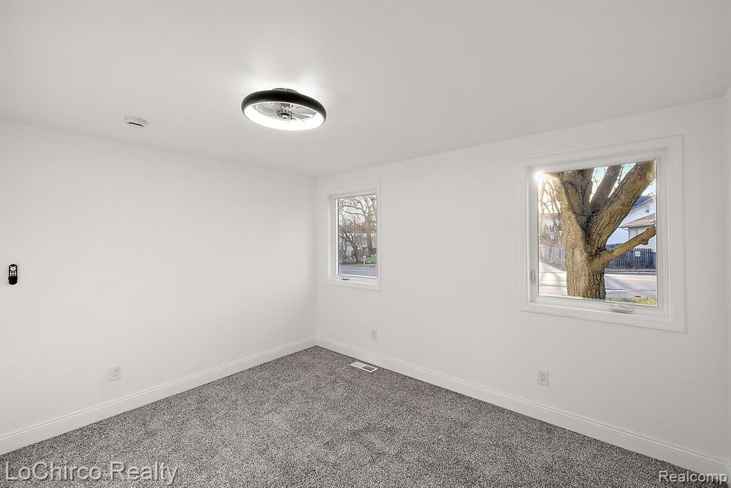 76 S GLASPIE Street, Oxford, MI 48371 — Photo 13