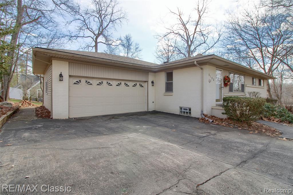 5155 Daron Lane, West Bloomfield, MI 48324 — Photo 2
