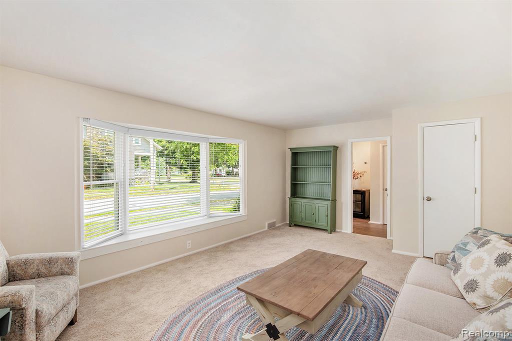 702 E Maple Street, Holly, MI 48442 — Photo 3