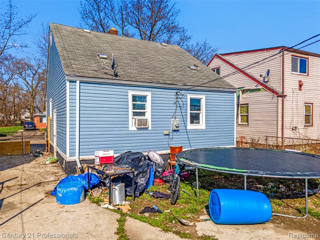 8040 Plainview Avenue, Detroit, MI 48228 — Photo 32
