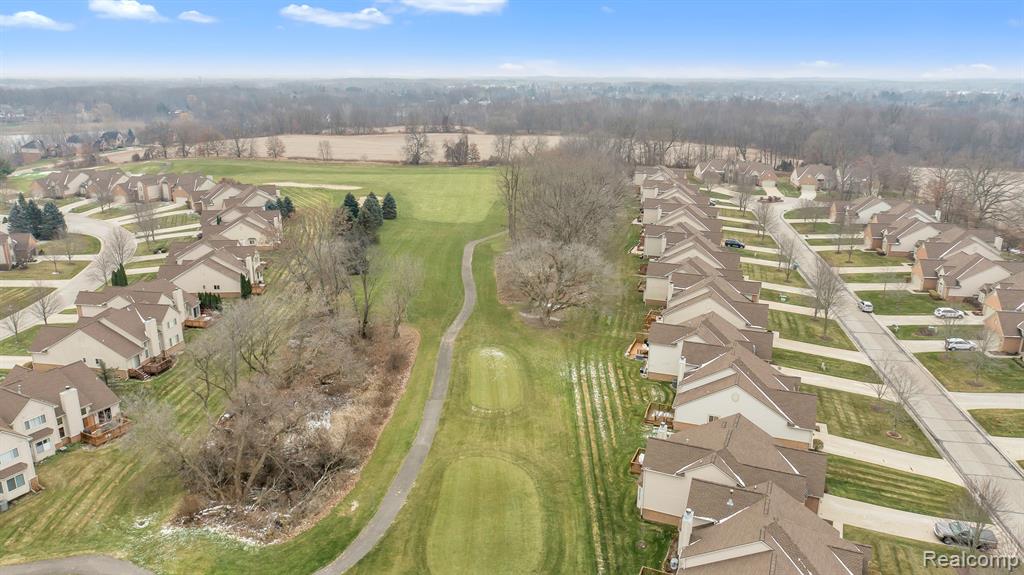 6133 LOCHMORE Drive, Commerce Twp, MI 48382 — Photo 35