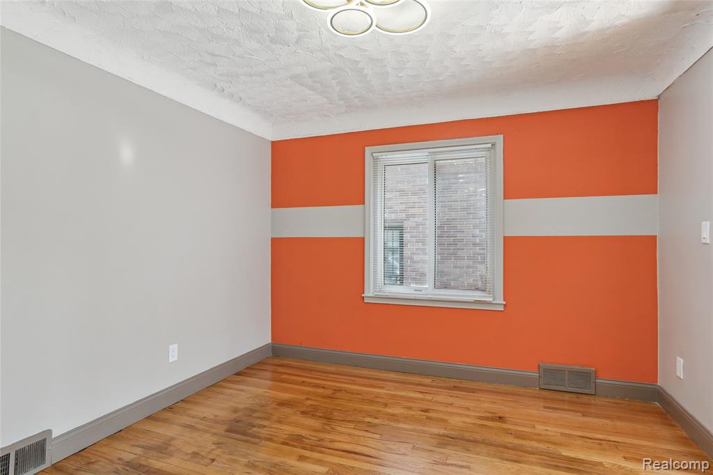 9585 Asbury Park, Detroit, MI 48227 — Photo 15