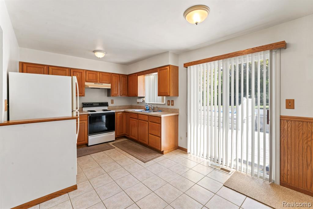4243 Moulton Drive, Flint, MI 48507 — Photo 16