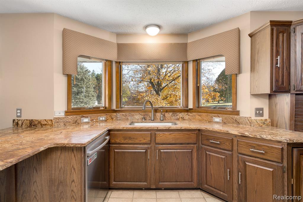9721 Klais Road, Clarkston, MI 48348 — Photo 14