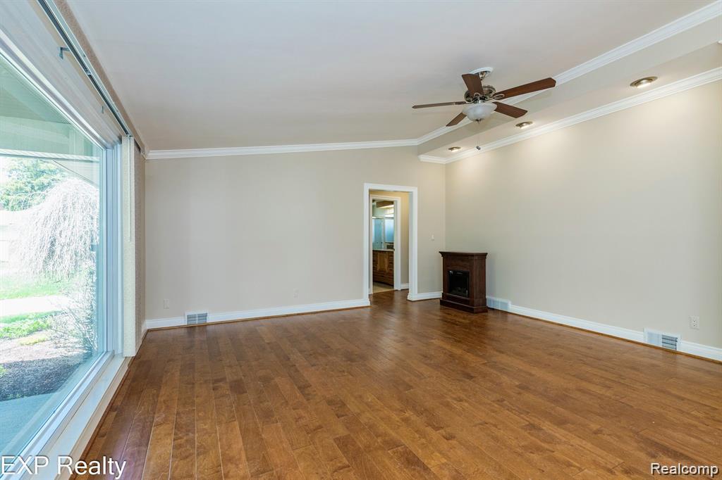 26616 ROUGE RIVER Drive, Dearborn Heights, MI 48127 — Photo 5