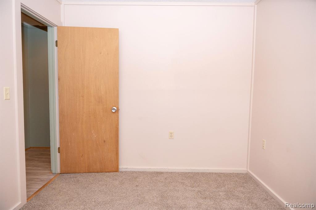 9887 W HIGGINS LAKE Drive, Roscommon, MI 48653 — Photo 39
