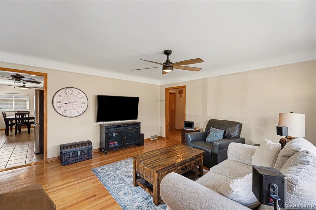 9001 Denne Street, Livonia, MI 48150 — Photo 3