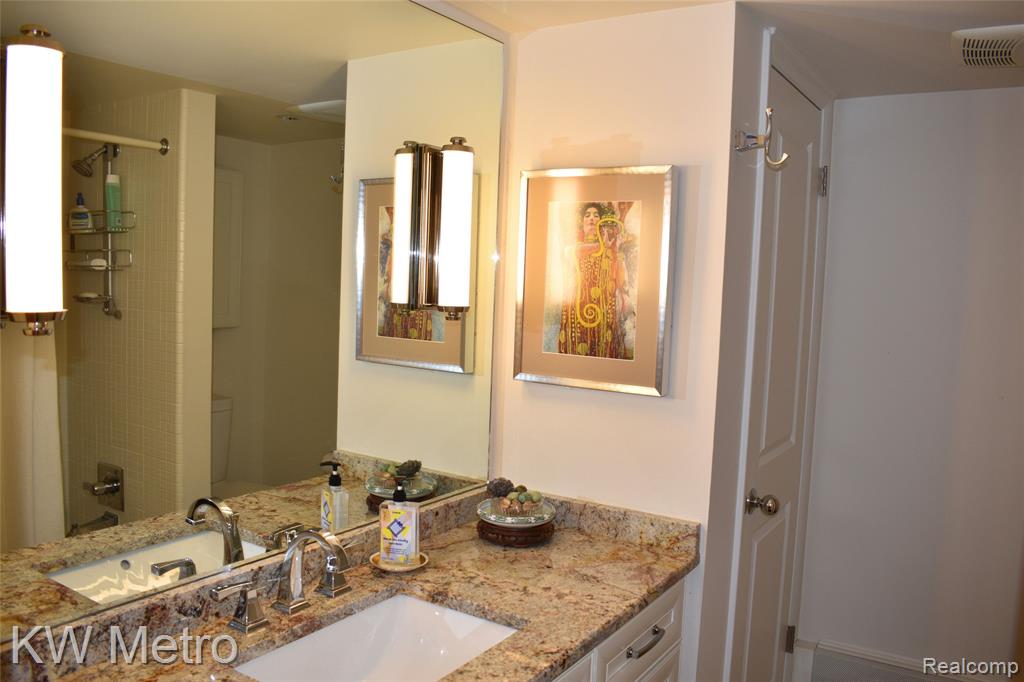 40750 Woodward Avenue, 30, Bloomfield Hills, MI 48304 — Photo 22
