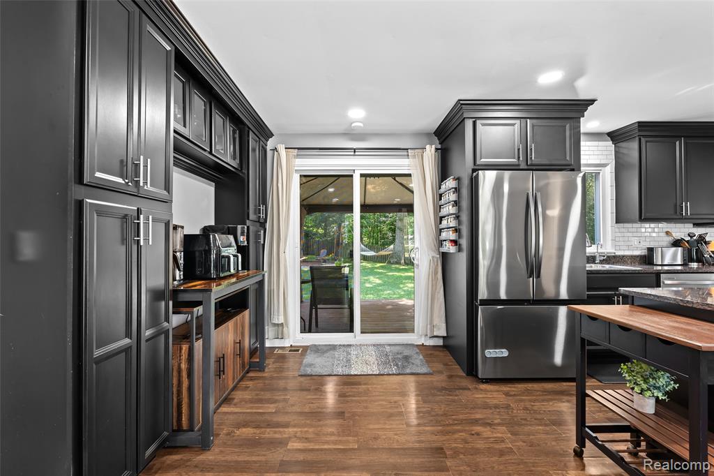 9438 Waite Drive, Fenton, MI 48430 — Photo 12
