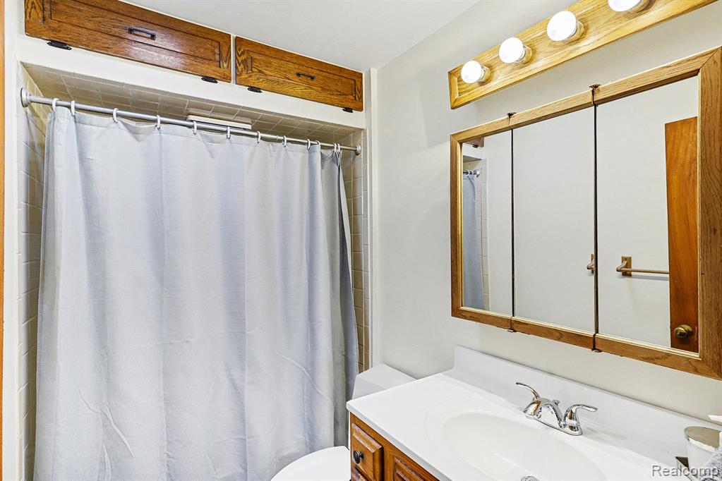 941 Marvell Place, Waterford, MI 48327 — Photo 14