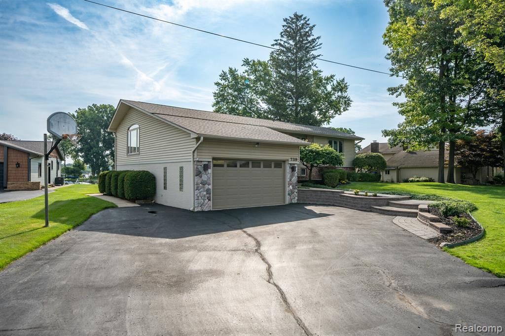 739 Rachelle Street, White Lake, MI — Photo 38