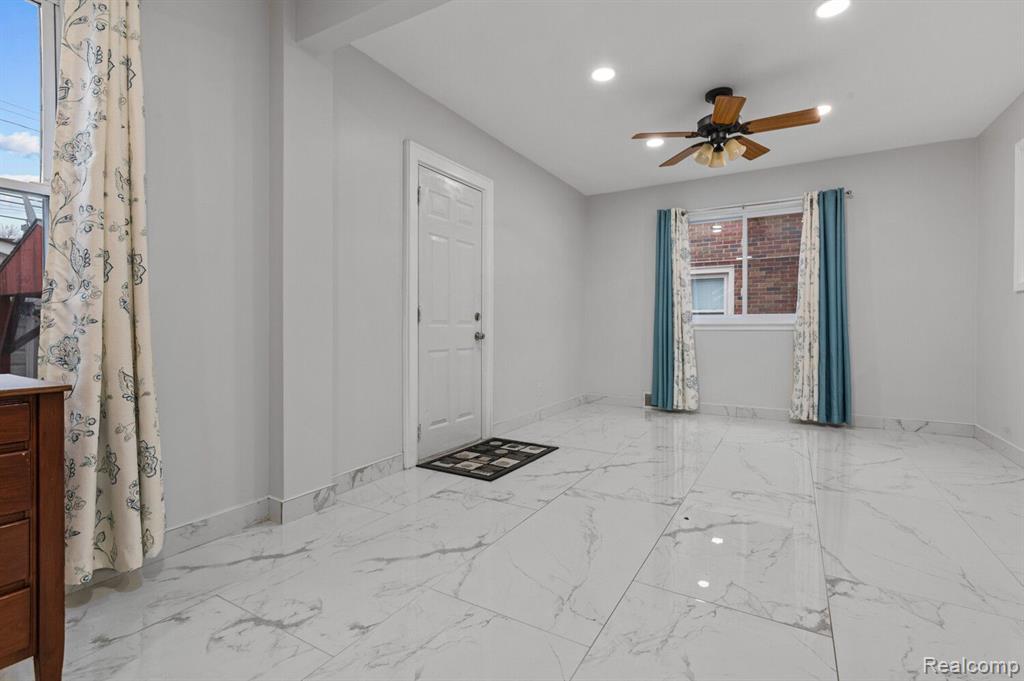 6838 HARTWELL Street, Dearborn, MI 48126 — Photo 9