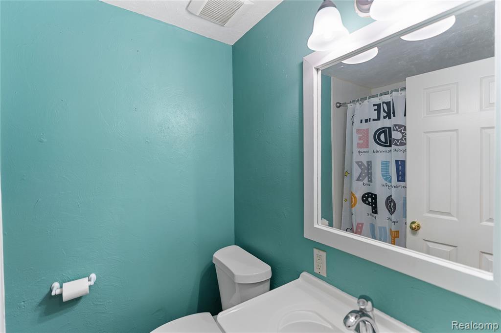 6411 Brookview Drive, Grand Blanc, MI 48439 — Photo 28