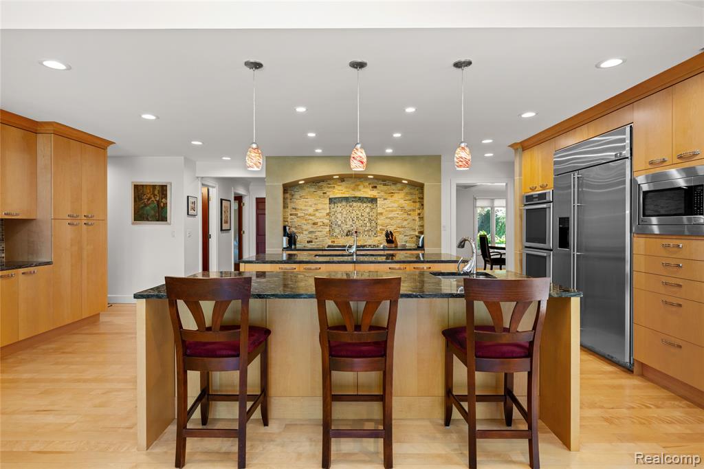 4700 S Valleyview Road, West Bloomfield, MI 48323 — Photo 9