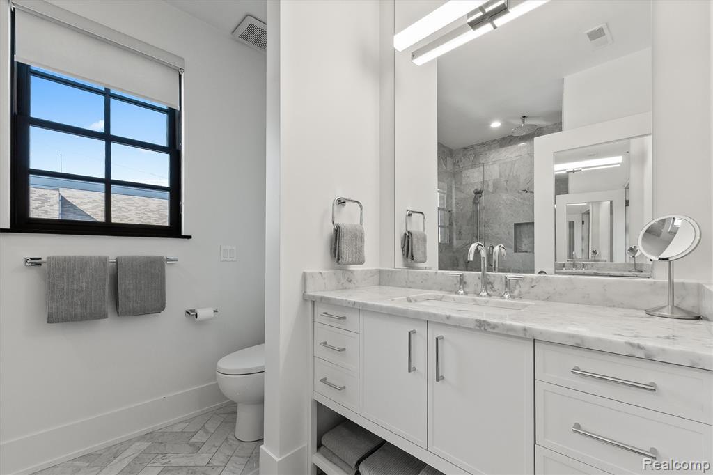 936 W 11 Mile Road, Royal Oak, MI 48067 — Photo 10