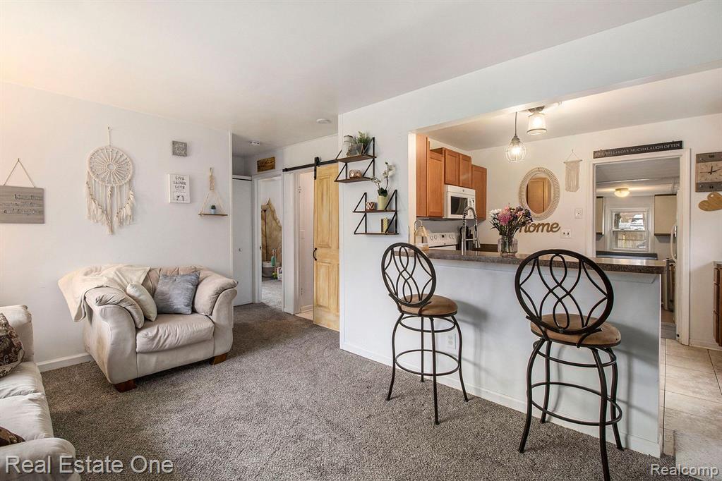 5686 LAKE GROVE Drive, White Lake, MI 48383 — Photo 4