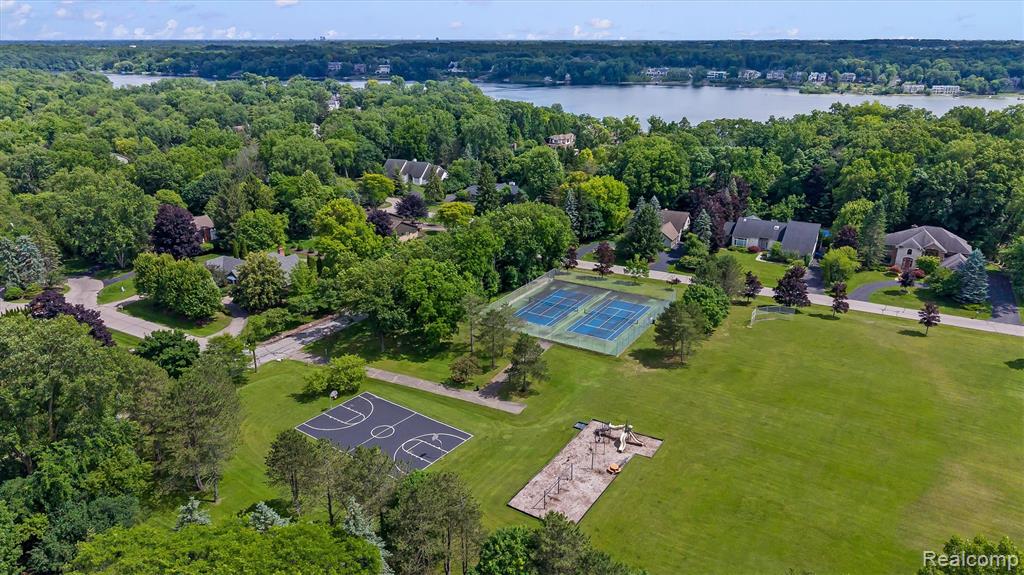 5863 Seville Circle, Orchard Lake Village, MI 48324 — Photo 64