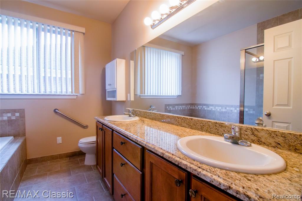 50416 Pinnacle Woods Lane, Macomb, MI 48042 — Photo 18