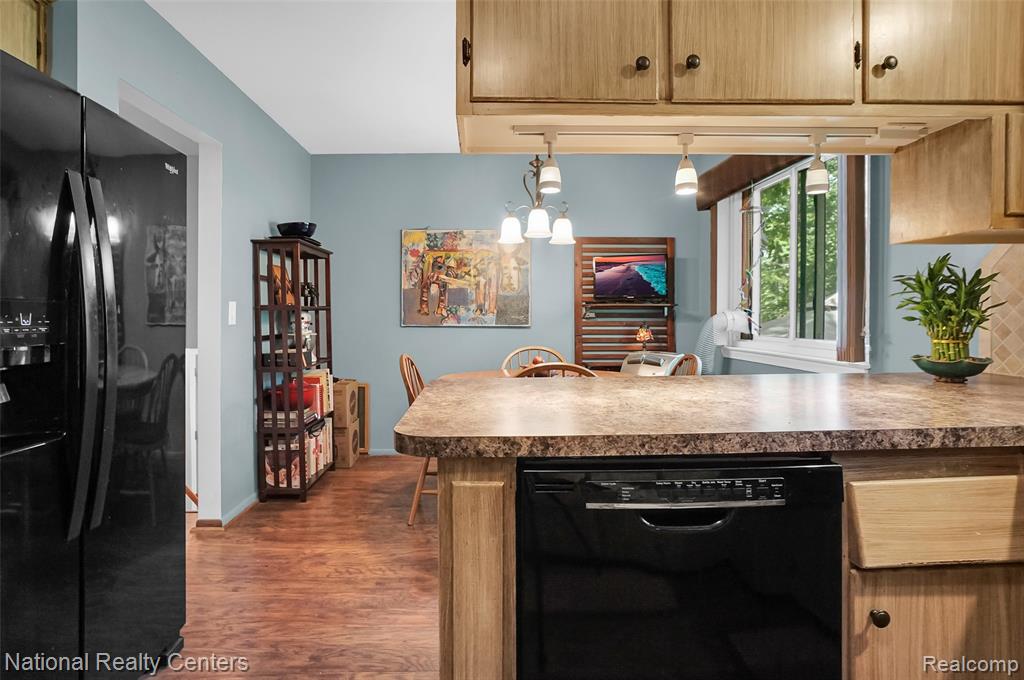 1521 Thread Valley, Holly, MI 48442 — Photo 28