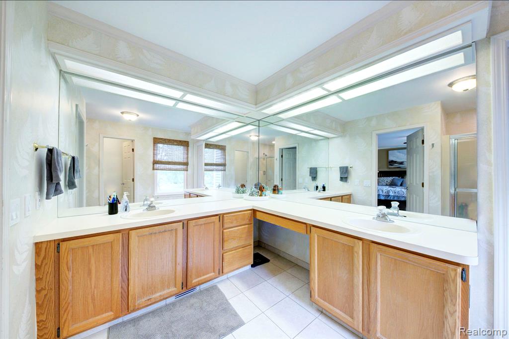 46500 E Oak Manor Court, Canton, MI 48187 — Photo 32