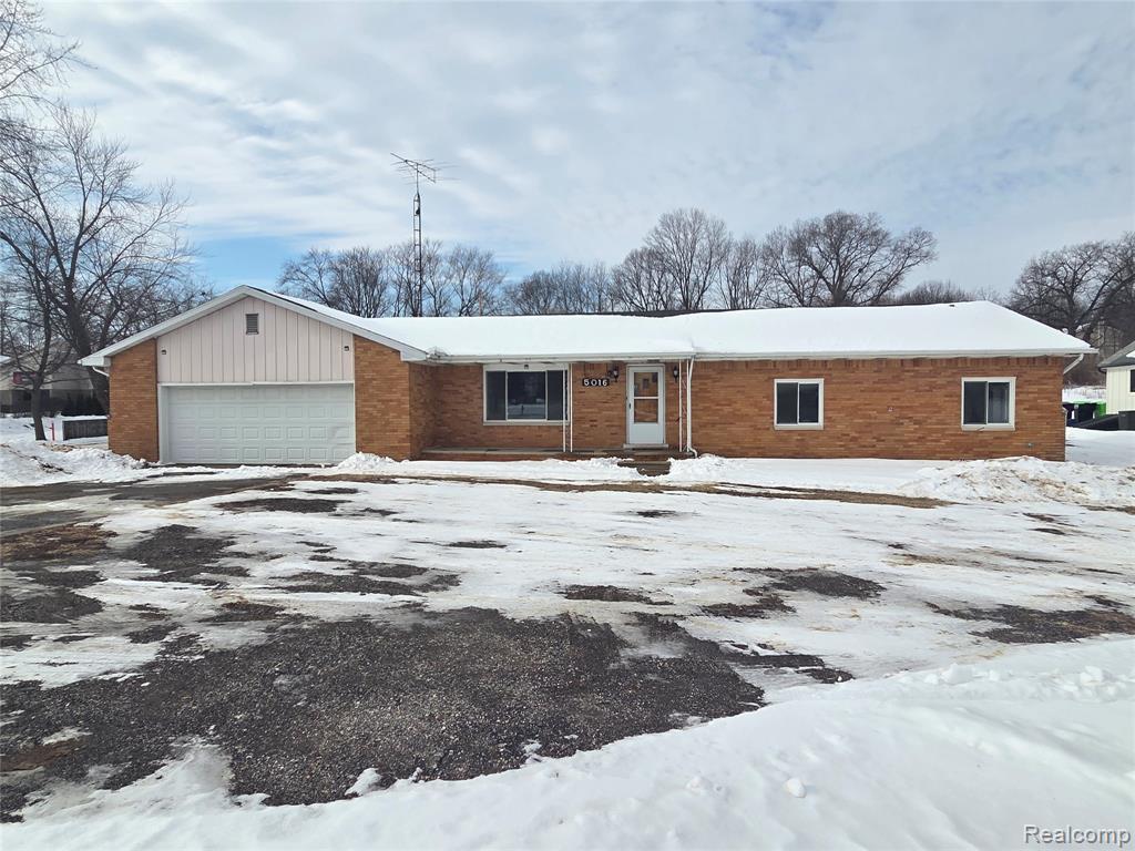 5016 S Old Us Highway 23, Brighton, MI 48114 — front exterior