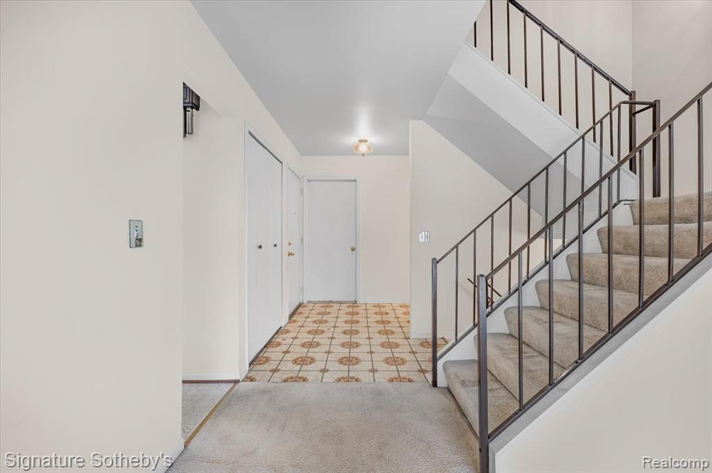 26122 Summerdale Drive, Southfield, MI 48033 — Photo 2