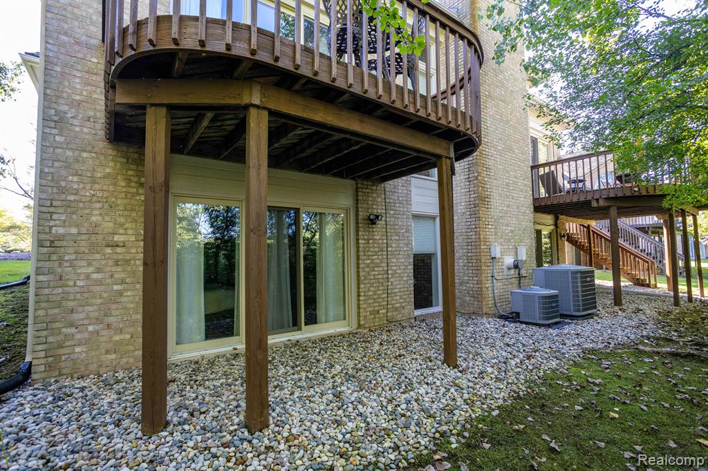 5130 OAKBROOKE Drive, West Bloomfield, MI 48323 — Photo 9