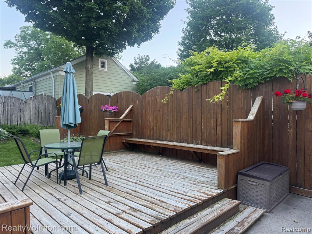 727 W Park Street, Lapeer, MI 48446 — Photo 25