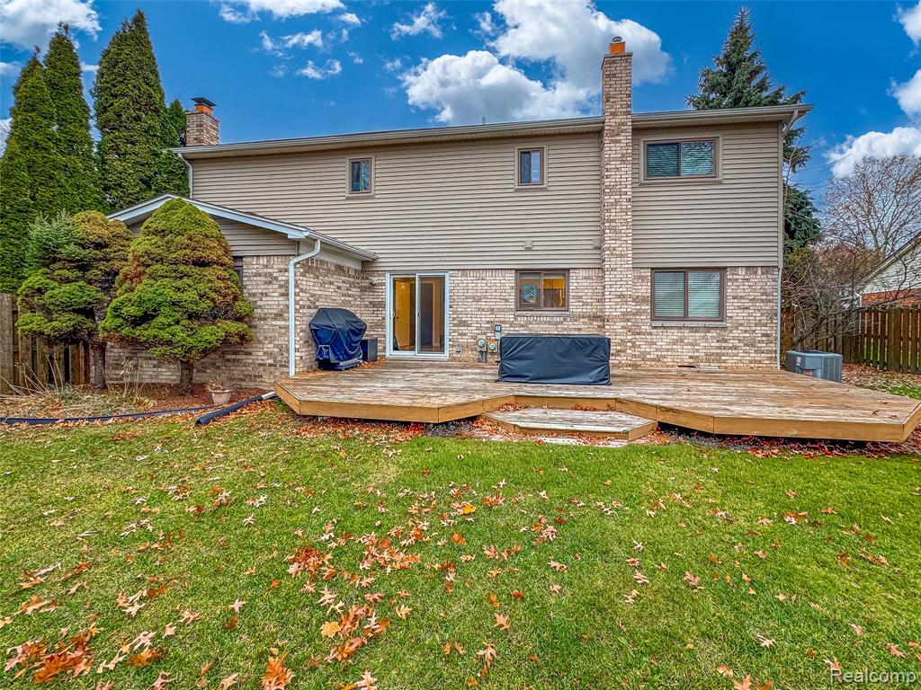 3960 Kings Point Drive, Troy, MI 48083 — Photo 32