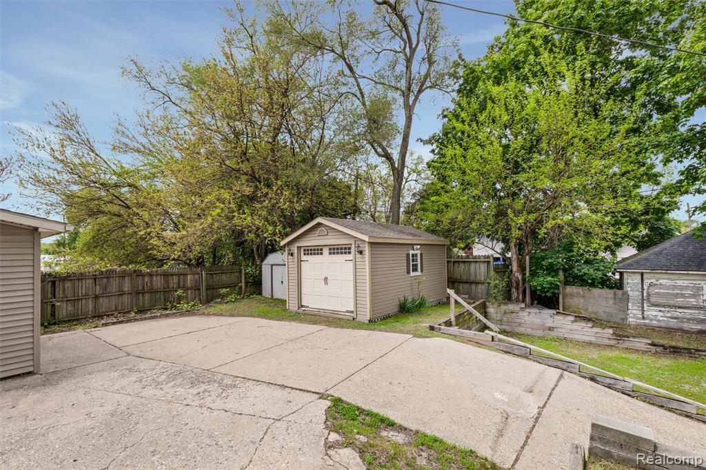 649 Lounsbury Avenue, Pontiac, MI 48340 — Photo 26