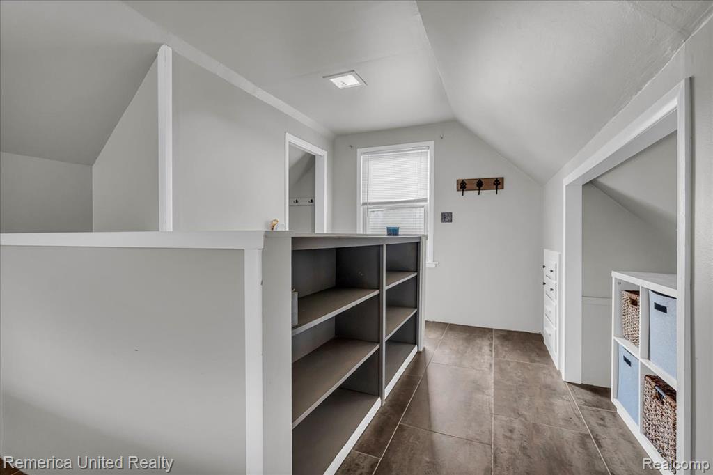 4240 Mandalay Avenue, Royal Oak, MI 48073 — Photo 14