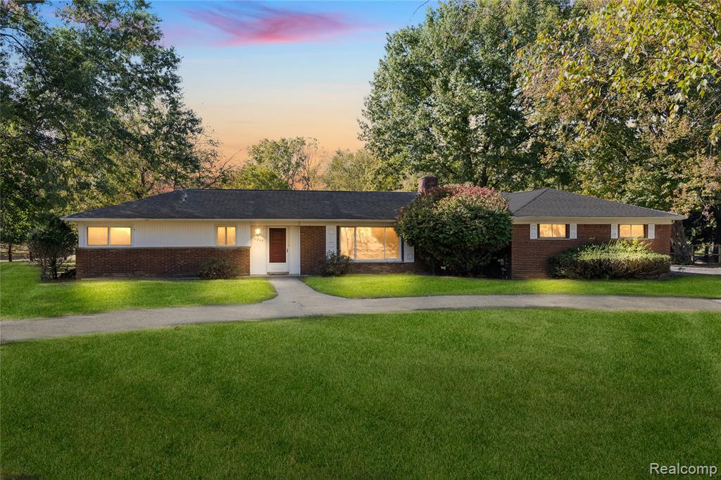 7250 Ten Hill Road, West Bloomfield, MI — Photo 2