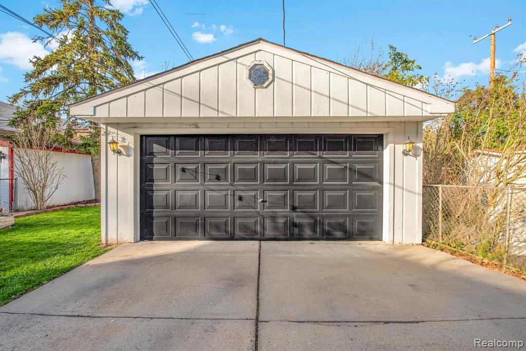 4994 HILLCREST Street, Grosse Pointe, MI 48236 — Photo 16