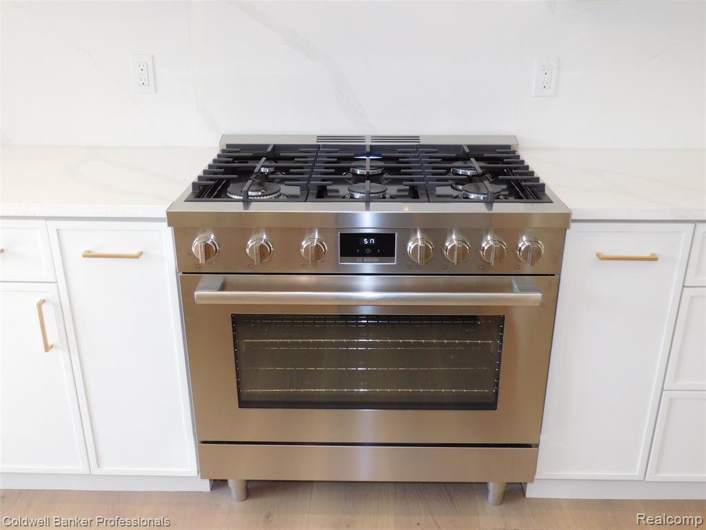 4247 Hampton Boulevard, Royal Oak, MI 48073 — Photo 19