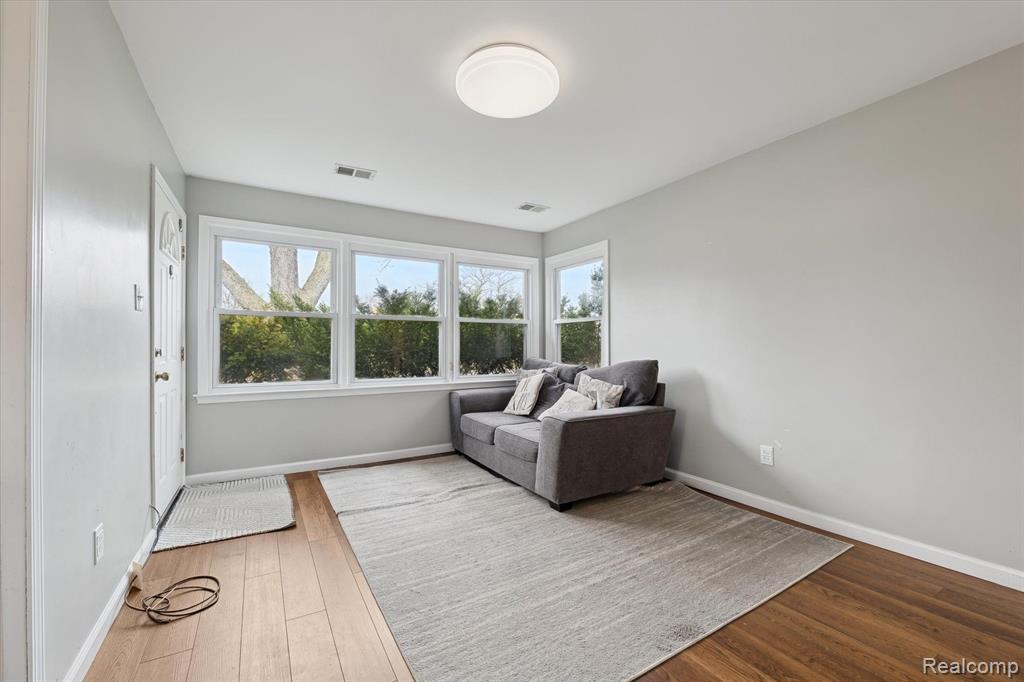 4302 MANDALAY Avenue, Royal Oak, MI 48073 — Photo 5