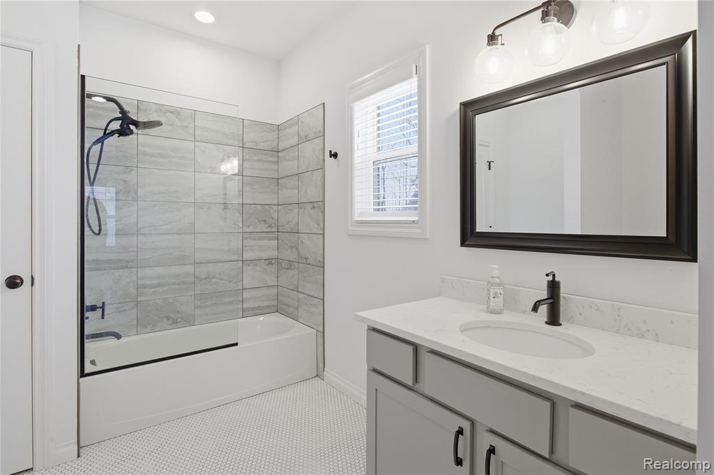 12425 Wolfberry Court, Fenton, MI 48430 — Photo 42