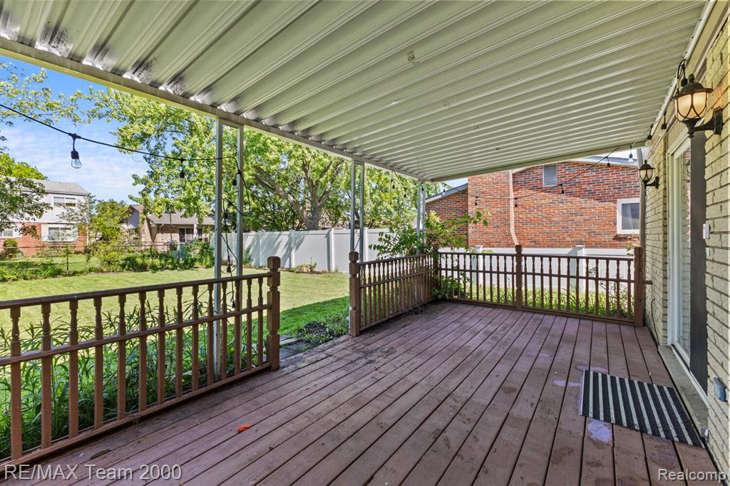 7485 Pointe Drive, Canton, MI 48187 — Photo 32