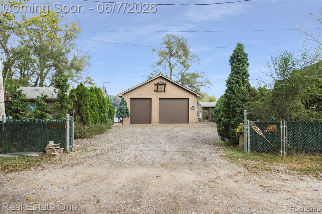 200 E CANYON Drive, Milford, MI 48380 — Photo 56