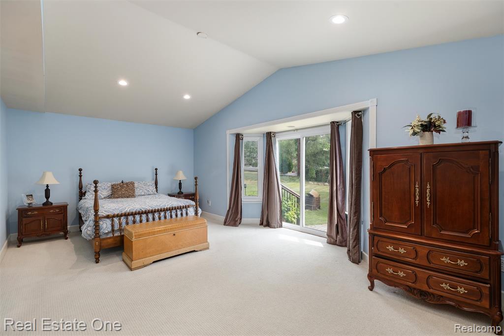 1045 Clara Street, Commerce Twp, MI 48390 — Photo 16