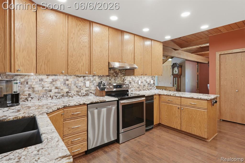 356 Avanti Lane, Highland, MI — Photo 12