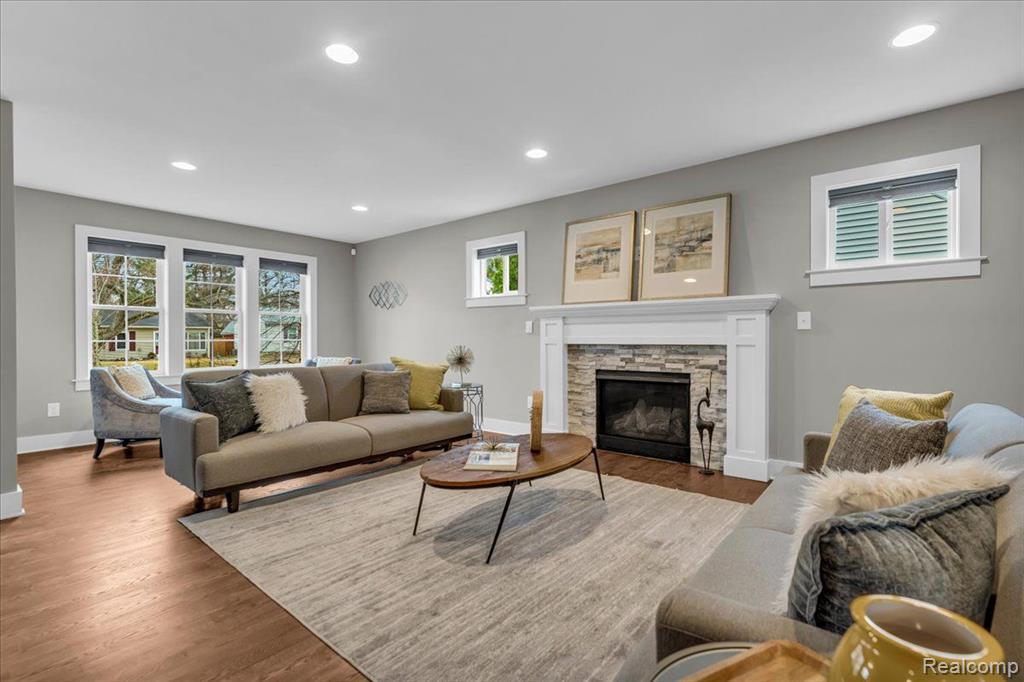 705 WHITCOMB Avenue, Royal Oak, MI 48073 — Photo 7