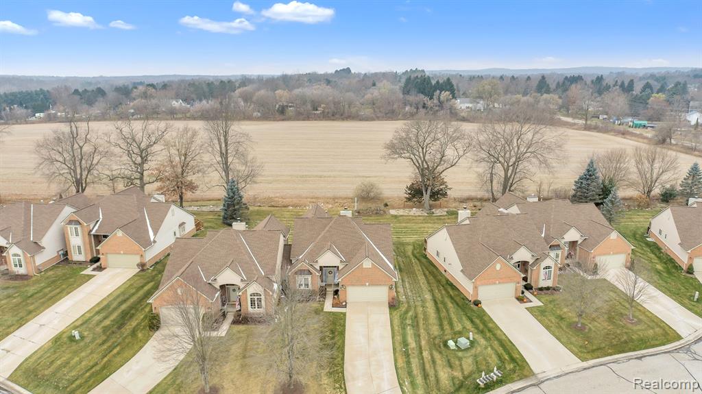 6133 LOCHMORE Drive, Commerce Twp, MI 48382 — Photo 32