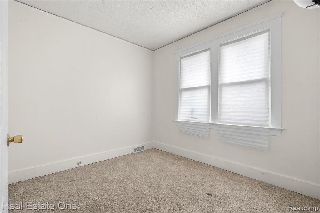 5370 SEEBALDT Street, Detroit, MI 48204 — Photo 21