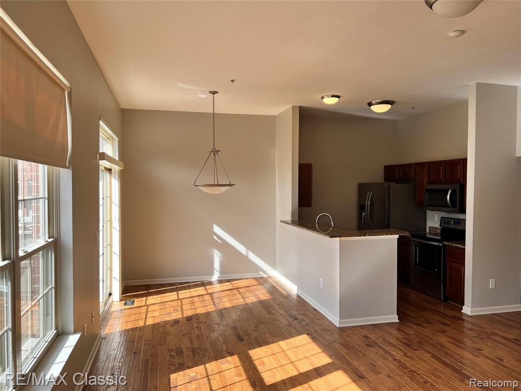 39773 ROCKCREST Circle, Northville, MI — Photo 11